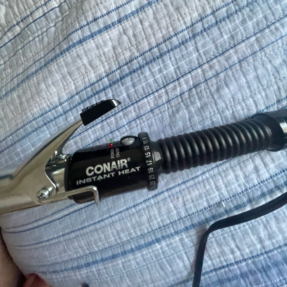 Black CONAIR curling iron